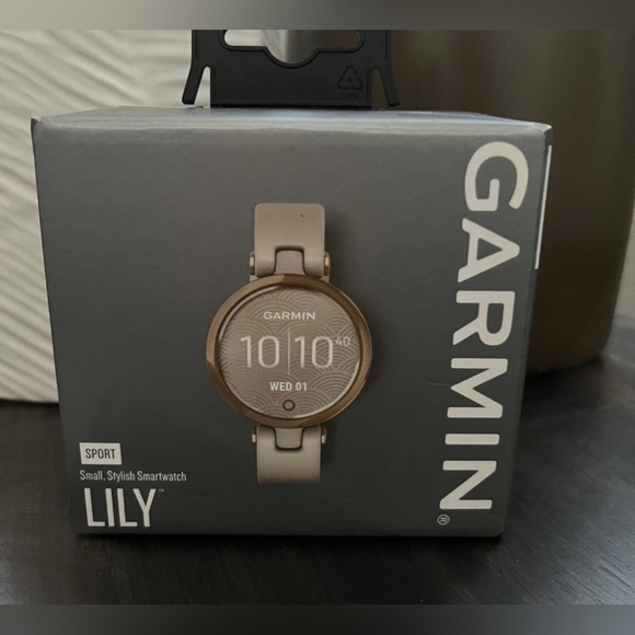 GARMIN LILY SPORT GPS Smartwatch Rose Gold - Picture 8 of 12